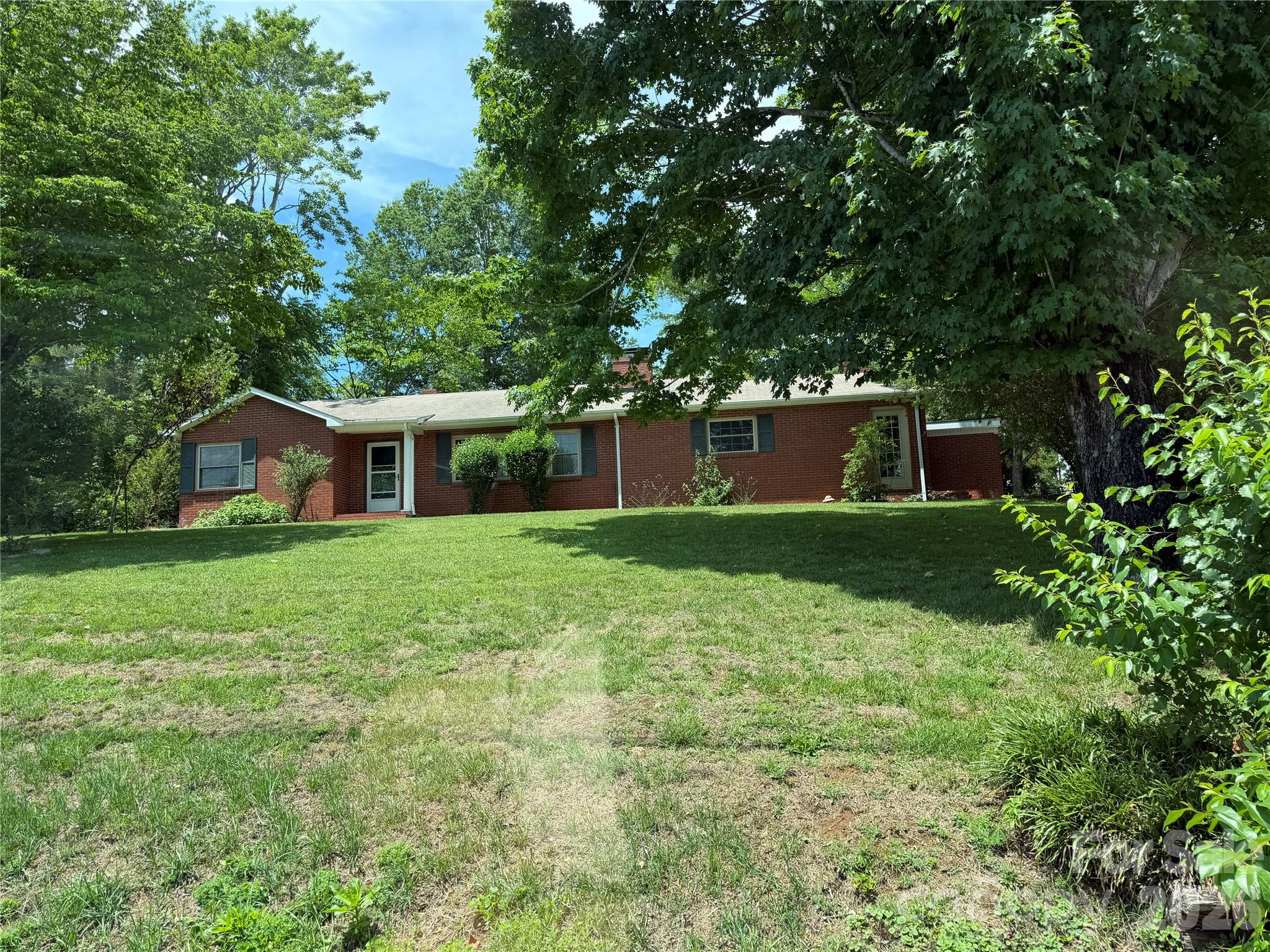 901 Ridgecrest Drive NE, Lenoir, NC. property listing photo