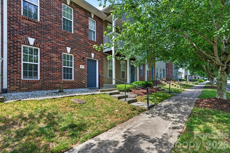 140 Locomotive Lane Apt 107, Mooresville, NC - 2 beds, 2.5 baths, 1,474 sqft - $250,000