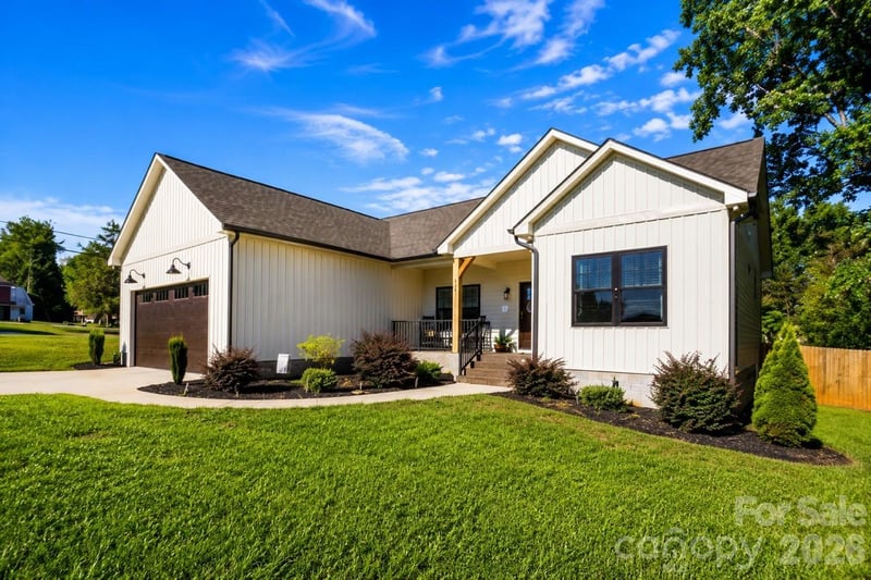 2616 Teague Street, Lincolnton, NC - 3 beds, 2 baths, 1,709 sqft - $414,000