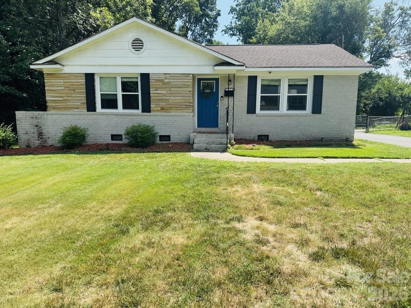 1816 Northcliff Drive, Charlotte, NC - 4 beds, 2 baths, 2,267 sqft - $399,000