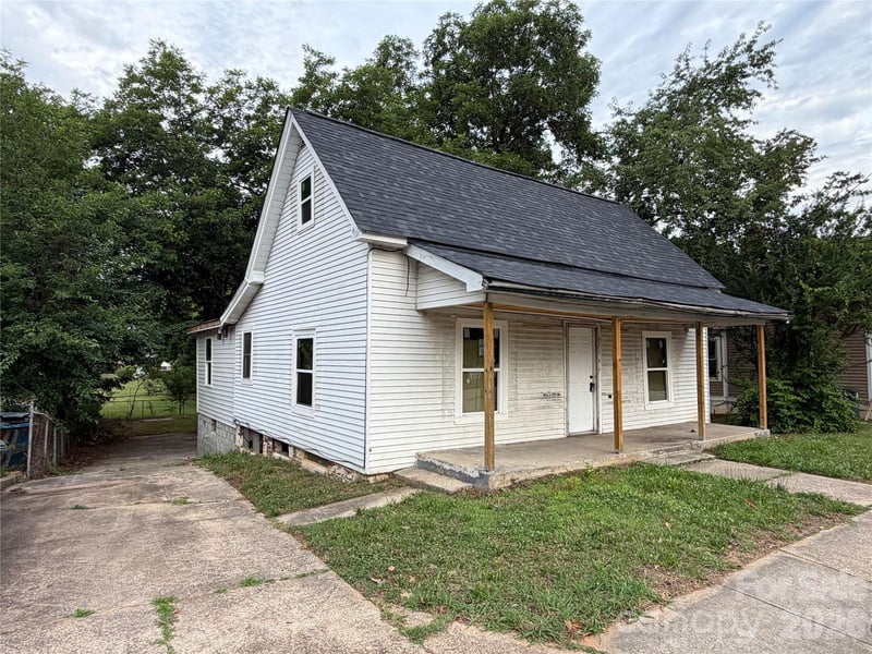 305 W Harrison Street, Salisbury, NC - 4 beds, 2 baths, 1,390 sqft - $135,000