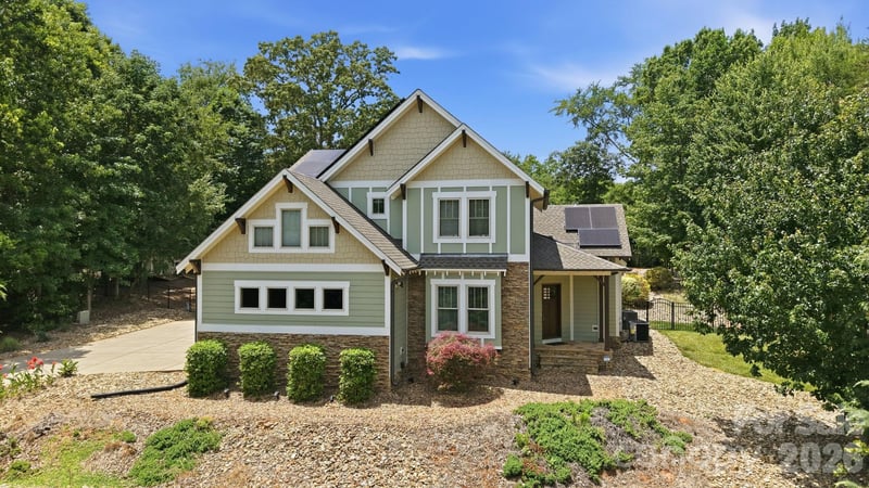 1104 Sawtooth Oak Lane, Belmont, NC - 3 beds, 2.5 baths, 2,445 sqft - $725,000