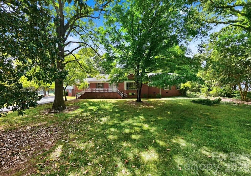 826 S College Avenue, Newton, NC - 3 beds, 4 baths, 4,153 sqft - $515,000
