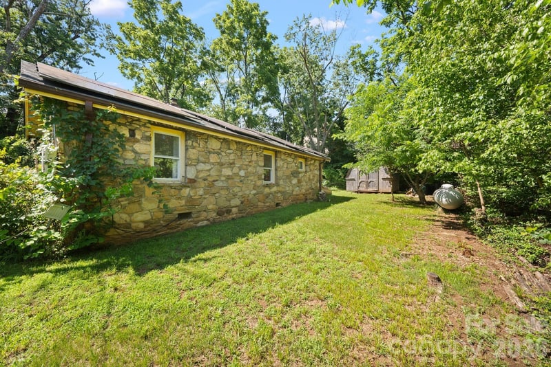 78 Green Oak Road, Asheville, NC - 2 beds, 1 bath, 1,013 sqft - $350,000