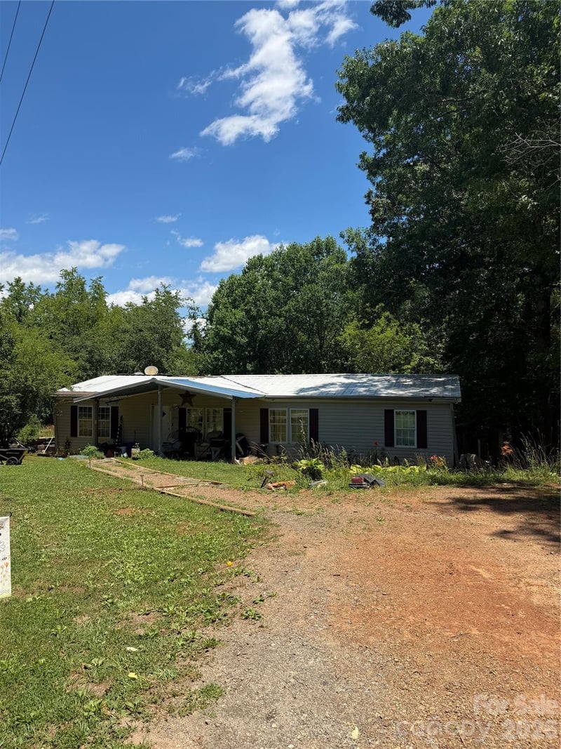 295 Old Mill Road, Lake Lure, NC - 6 beds, 4 baths, 1,512 sqft - $180,000