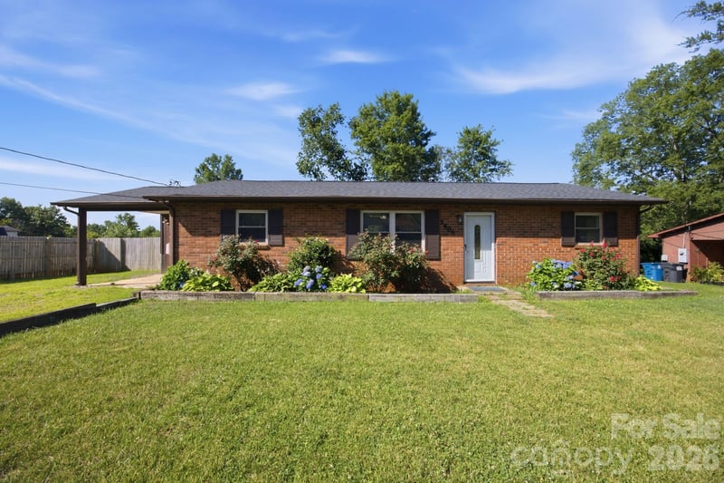 2405 2nd Street, Statesville, NC - 2 beds, 1 bath, 1,092 sqft - $200,000