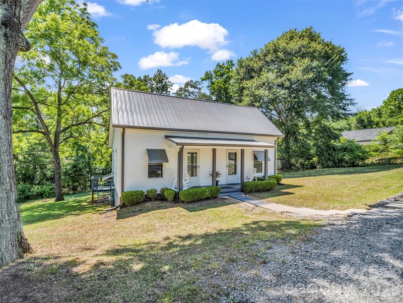 193 Middle Street, Ellenboro, NC - 1 bed, 1 bath, 847 sqft - $134,900
