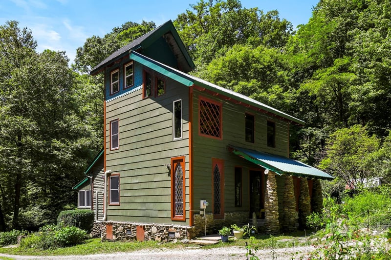 173 Camp Elliott Road, Black Mountain, NC - 3 beds, 2.5 baths, 2,329 sqft - $619,900