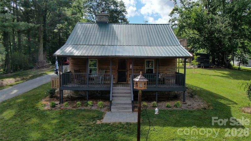 38 Lloyd Barnwell Road, Hendersonville, NC - 3 beds, 2.5 baths, 959 sqft - $398,000