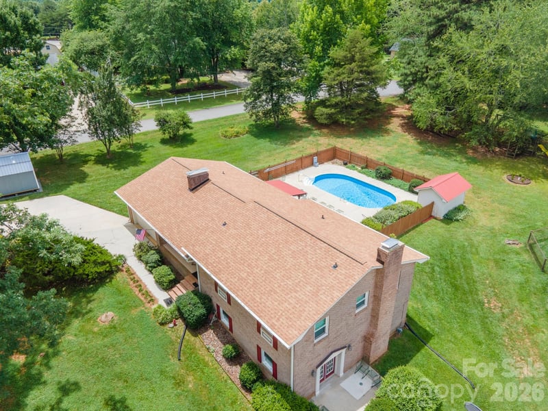 201 Wellington Drive, Lincolnton, NC - 4 beds, 3 baths, 2,409 sqft - $385,000