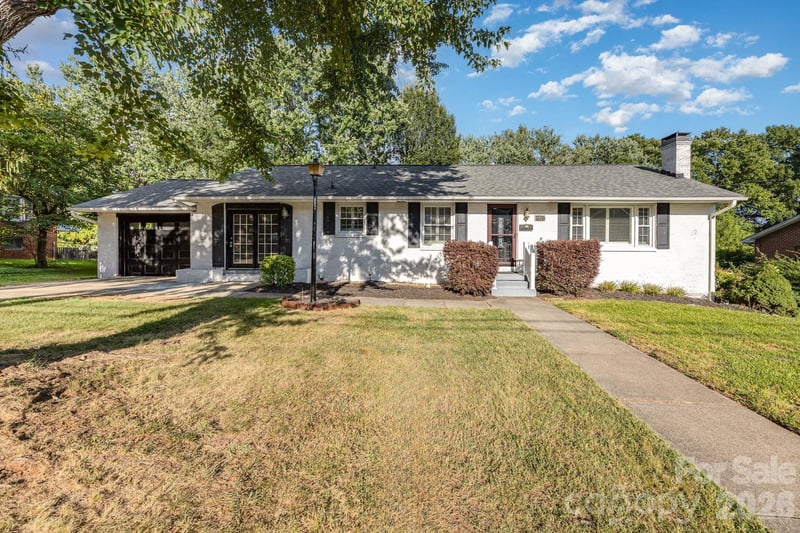 1355 Leheigh Court, Winston Salem, NC - 4 beds, 2.5 baths, 1,711 sqft - $399,000