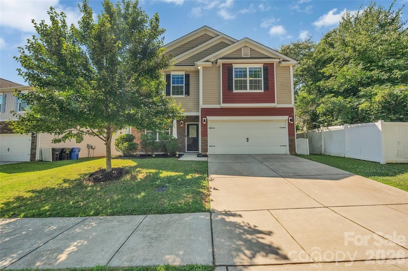 112 Kingsway Drive, Mooresville, NC - 3 beds, 2.5 baths, 2,236 sqft - $405,000