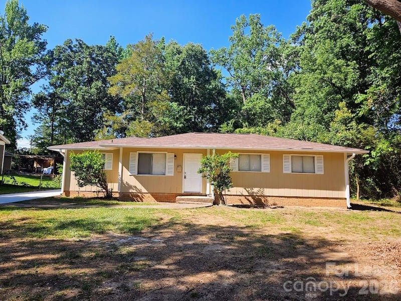 6815 Water Mill Court, Charlotte, NC - 3 beds, 1.5 baths, 1,180 sqft - $1,500