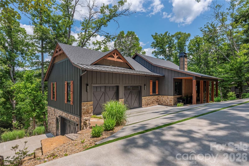 28 Garren View Drive, Fairview, NC - 3 beds, 2.5 baths, 3,889 sqft - $1,350,000