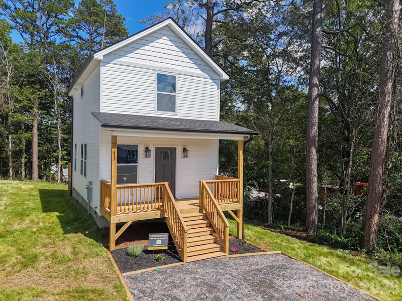 11 Baldwin Street, Asheville, NC - 2 beds, 1.5 baths, 941 sqft - $329,900