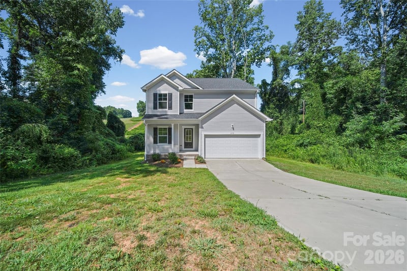 470 Woodberry Drive, Mooresville, NC - 3 beds, 2.5 baths, 2,223 sqft - $399,900