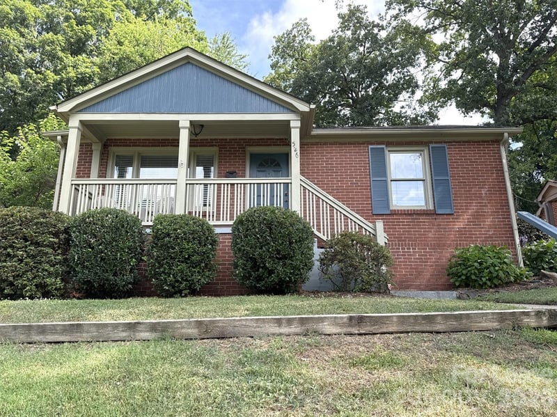 526 W Kingston Avenue, Charlotte, NC - 2 beds, 1 bath - $2,450