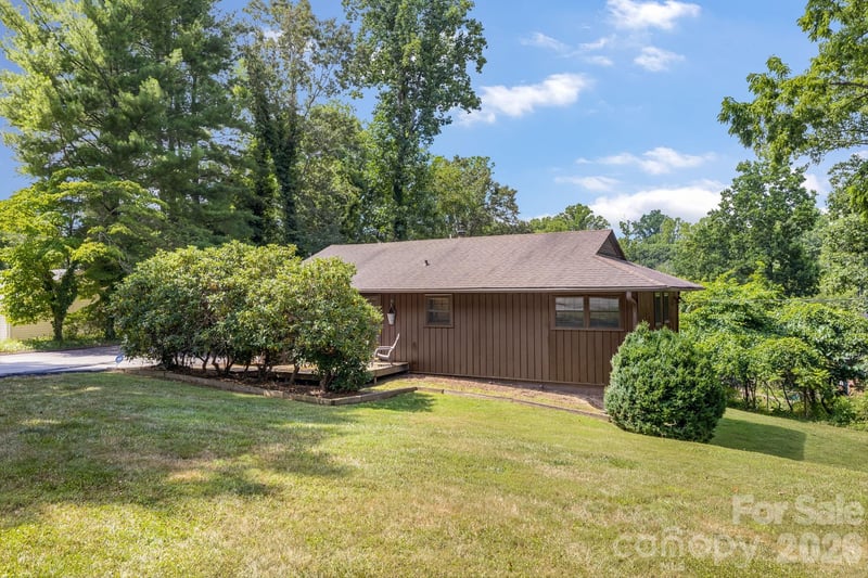 63 Baker Place, Asheville, NC - 2 beds, 1 bath, 1,038 sqft - $499,000