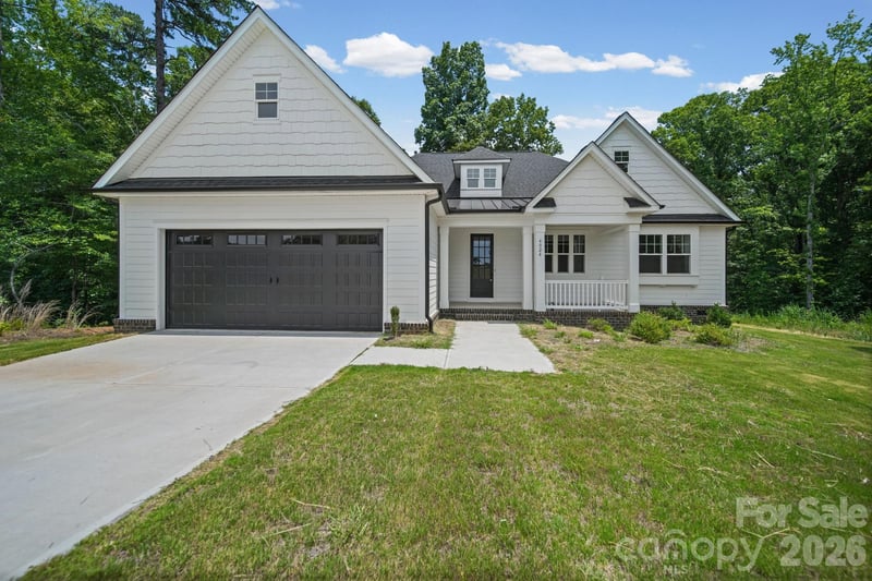 4024 Red Hill Way, Denver, NC - 3 beds, 2 baths, 2,525 sqft - $600,000