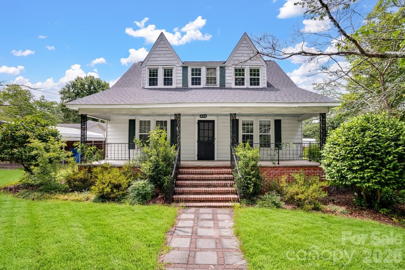 315 W Blakeney Street, Pageland, SC - 3 beds, 1 bath, 1,999 sqft - $219,900