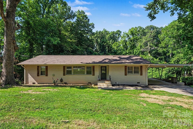 1003 W Sumter Street, Shelby, NC - 4 beds, 2 baths, 1,798 sqft - $285,000