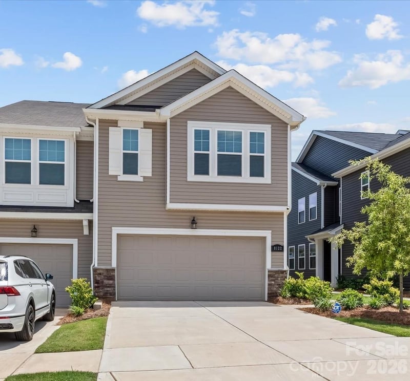 8122 Downy Oak Lane, Charlotte, NC - 3 beds, 2.5 baths, 1,779 sqft - $365,000