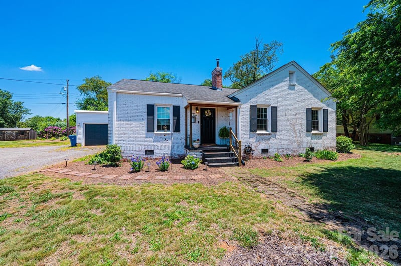 1240 12th Street Place NW, Hickory, NC - 3 beds, 1 bath, 1,634 sqft - $299,900