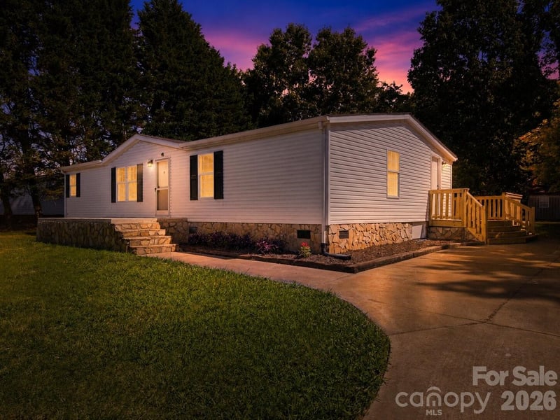 3940 Teaberry Lane, Newton, NC - 3 beds, 2 baths, 1,350 sqft - $240,000