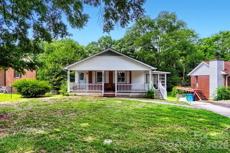 221 Eden Circle, Pineville, NC - 3 beds, 1 bath, 2,168 sqft - $324,900