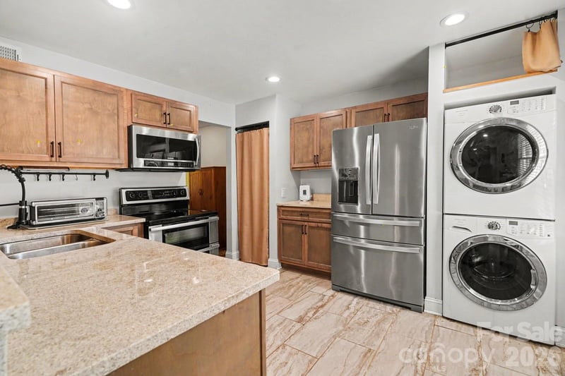 4605 Hedgemore Drive H, Charlotte, NC - 2 beds, 1.5 baths, 1,194 sqft - $298,000