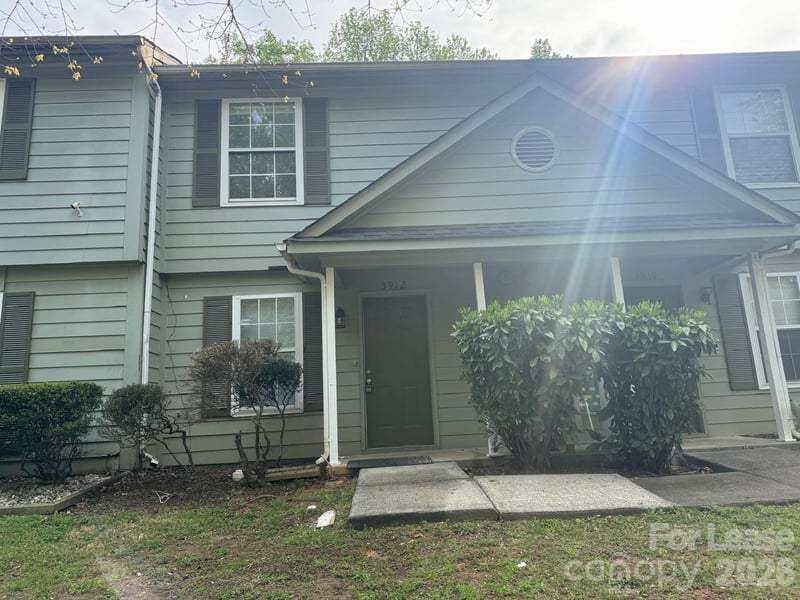 3912 Briarhill Drive, Charlotte, NC - 2 beds, 1.5 baths - $1,295