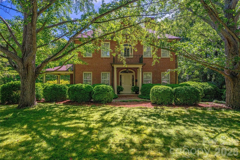 805 S Aspen Street, Lincolnton, NC - 4 beds, 3.5 baths, 6,133 sqft - $775,000