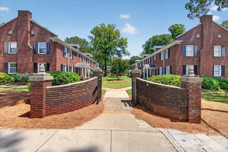524 Hawthorne Lane Apt 9, Charlotte, NC - 2 beds, 1 bath, 850 sqft - $309,000