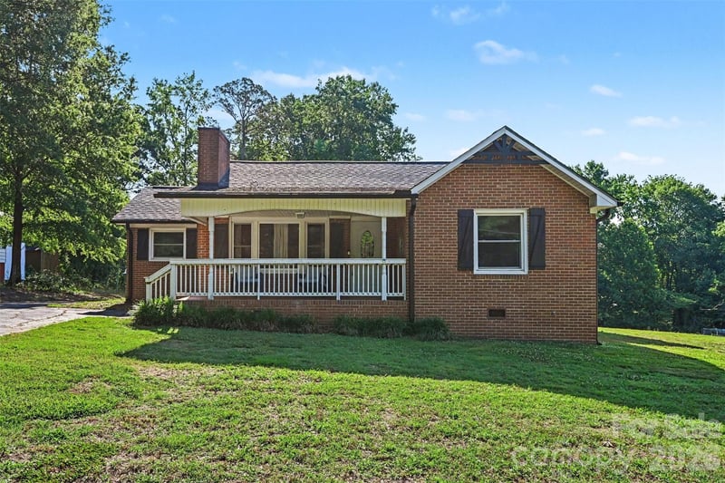 407 S Beaver Street, Landis, NC - 3 beds, 2 baths, 1,590 sqft - $299,000