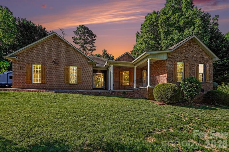 6826 Teal Drive, Denver, NC - 3 beds, 3 baths, 2,357 sqft - $525,000