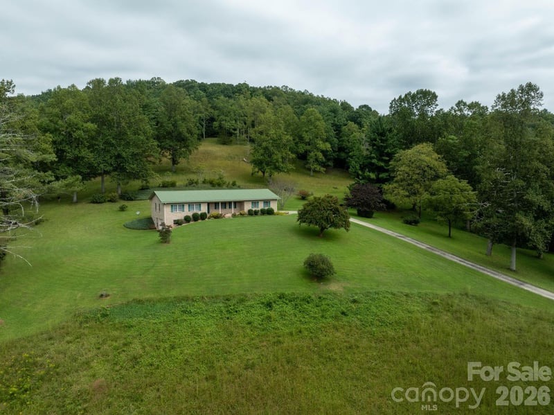 2112 Brittian Lane, Lenoir, NC - 3 beds, 2 baths, 1,614 sqft - $474,900
