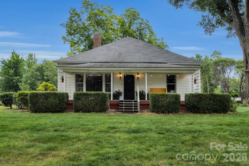 2103 N Thomas Avenue, Newton, NC - 3 beds, 2 baths, 1,702 sqft - $257,000