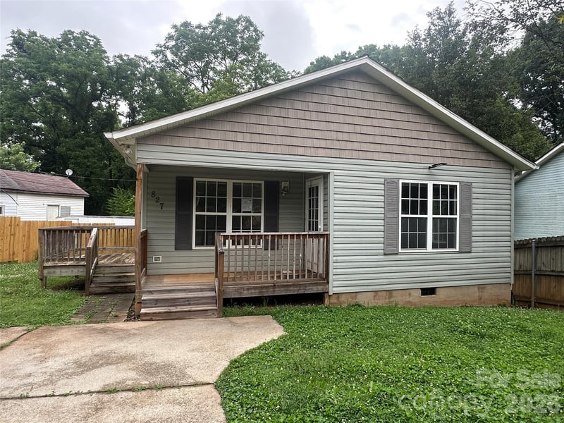 827 E 9th Street, Newton, NC - 4 beds, 2 baths, 1,256 sqft - $231,000
