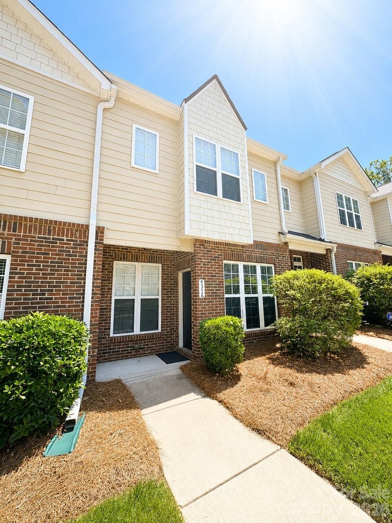 4376 Yoruk Forest Lane, Charlotte, NC - 2 beds, 2.5 baths, 1,173 sqft - $309,900