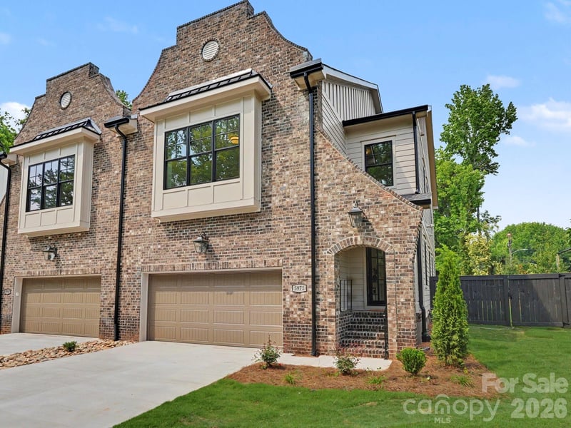 5971 Gate Post Road, Charlotte, NC - 4 beds, 3.5 baths, 2,621 sqft - $1,064,000
