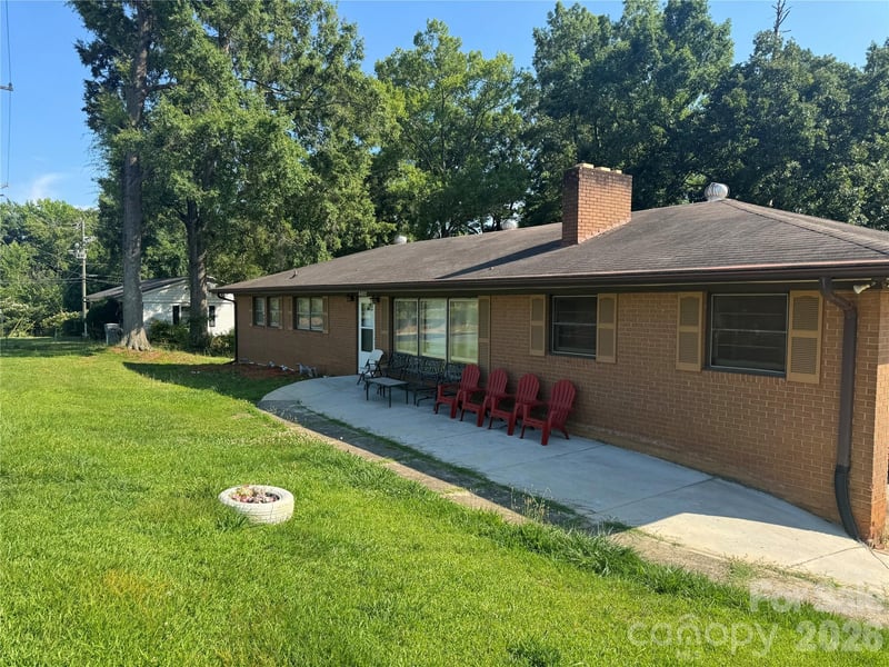 8432 Idlewild Road, Charlotte, NC - 3 beds, 2.5 baths, 1,614 sqft - $380,000