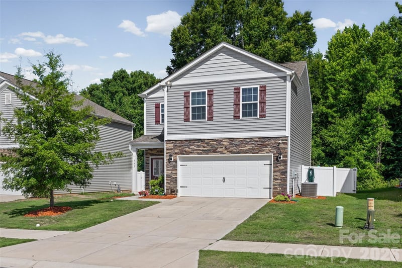 542 King Clover Lane, Clover, SC - 4 beds, 2.5 baths, 1,613 sqft - $324,900