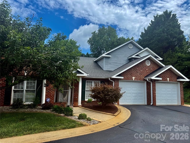 112 Mooreland Drive NE, Conover, NC - 3 beds, 3 baths, 2,436 sqft - $350,000