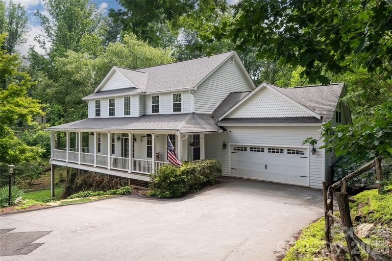 10 Lark Hill Drive, Arden, NC - 4 beds, 5 baths, 4,908 sqft - $1,149,000