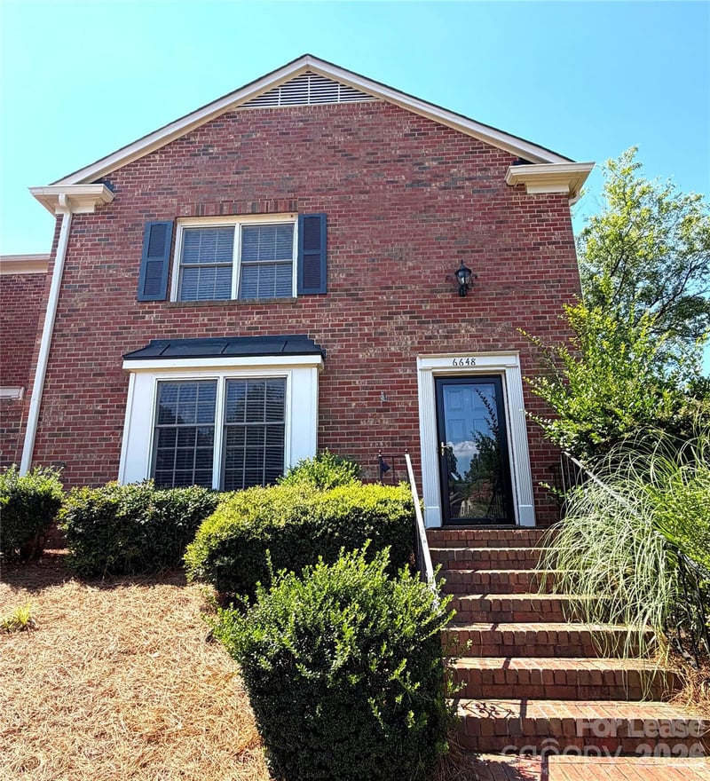 6648 Bunkerhill Circle, Charlotte, NC - 3 beds, 2.5 baths, 1,917 sqft - $2,450