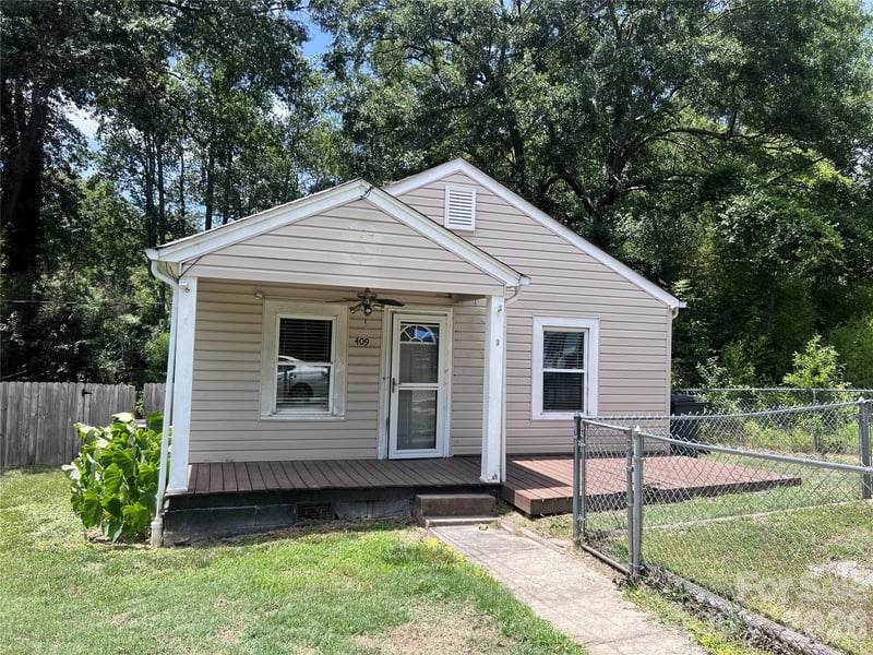 409 S Maple Street, Dallas, NC - 2 beds, 1 bath, 756 sqft - $145,000
