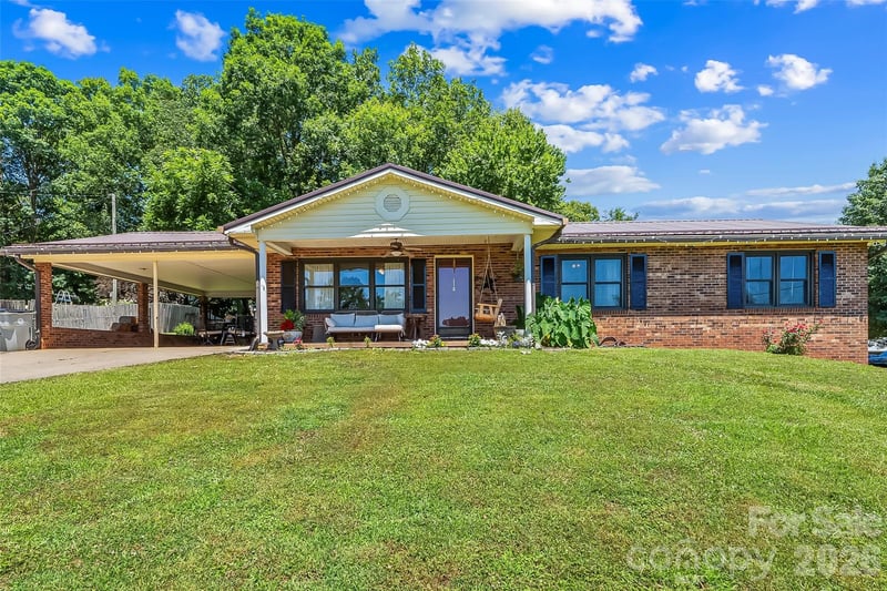 118 Hoover Street NW, Lenoir, NC - 3 beds, 2 baths, 1,414 sqft - $270,000