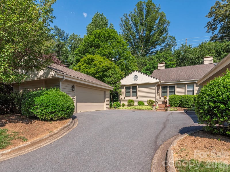 3201 Saint Augustine Place, Asheville, NC - 2 beds, 2 baths, 1,372 sqft - $385,000