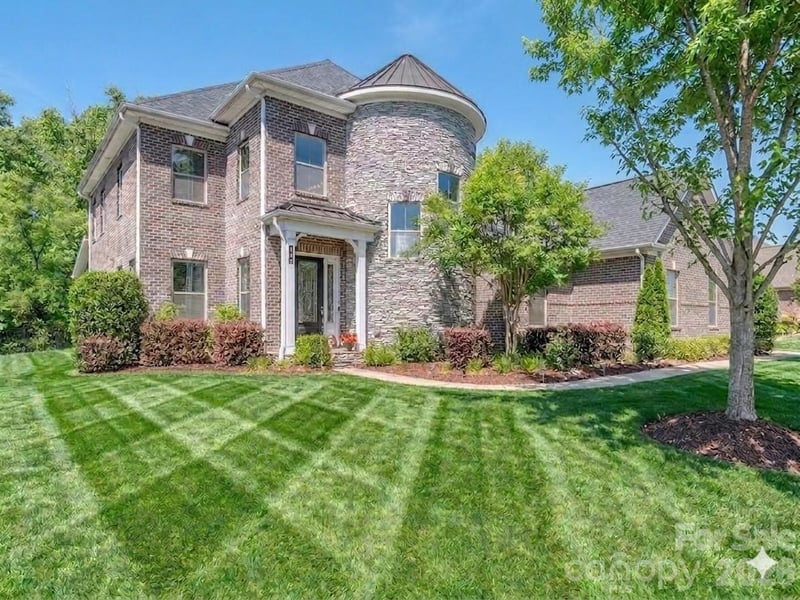 121 Enclave Boulevard, Matthews, NC - 5 beds, 4.5 baths, 5,120 sqft - $1,250,000