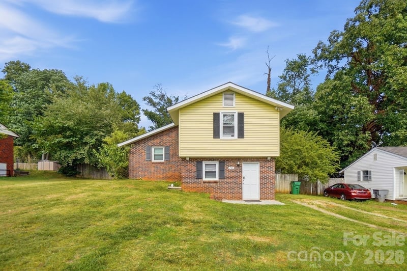 233 Scottie Place, Charlotte, NC - 3 beds, 1.5 baths, 1,135 sqft - $269,900